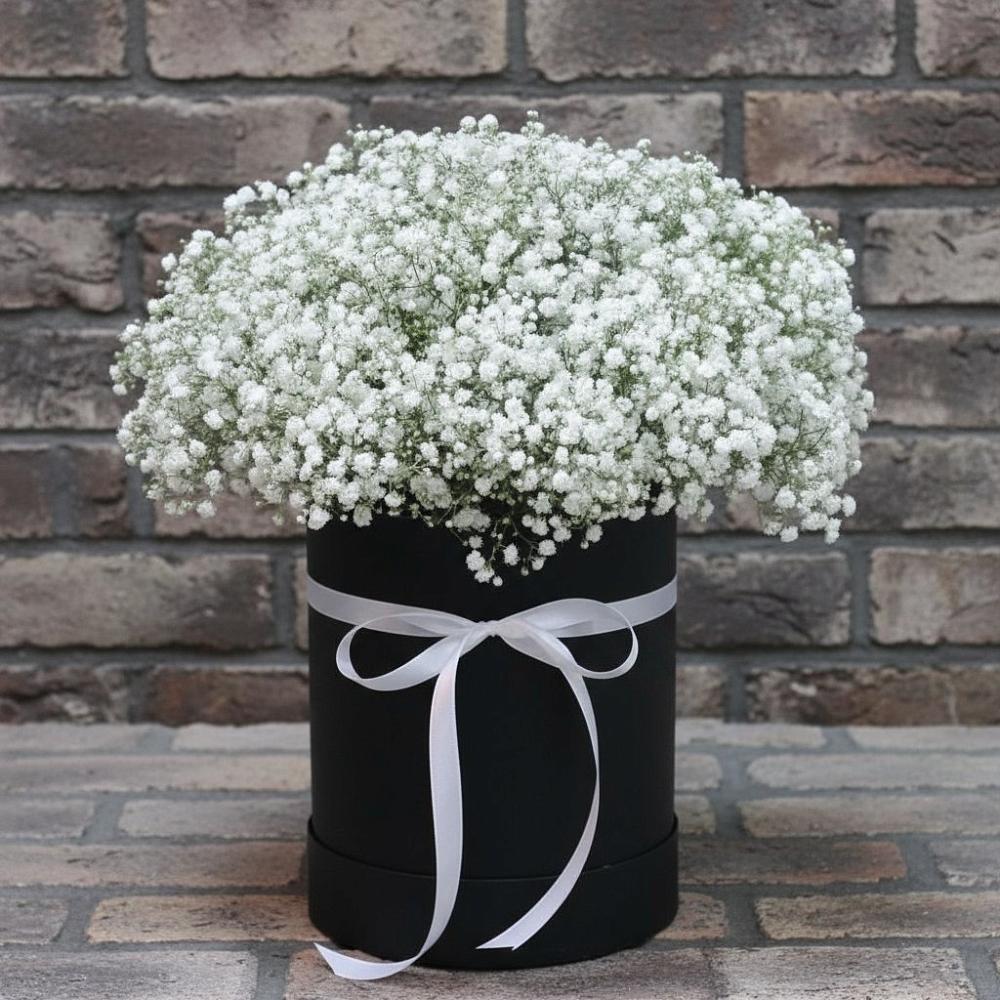 Цветочная композиция из Гипсофила в шляпной коробке в Козловке