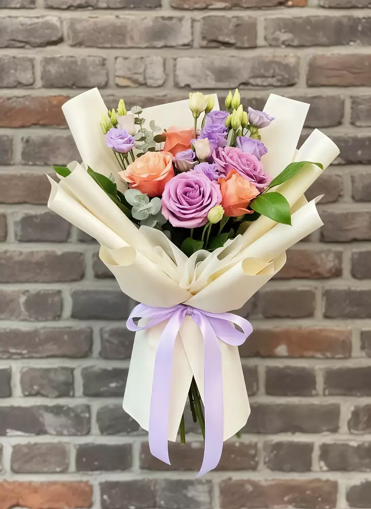 Букет цветов из: Лизиантусы и Розы в Козловке