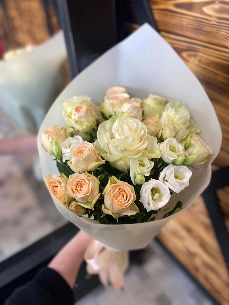 Букет цветов из: Розы и Лизиантусы в Козловке